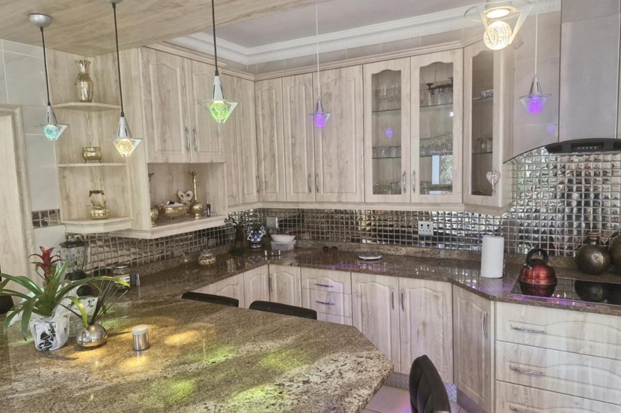 8 Bedroom Property for Sale in Kshane North West